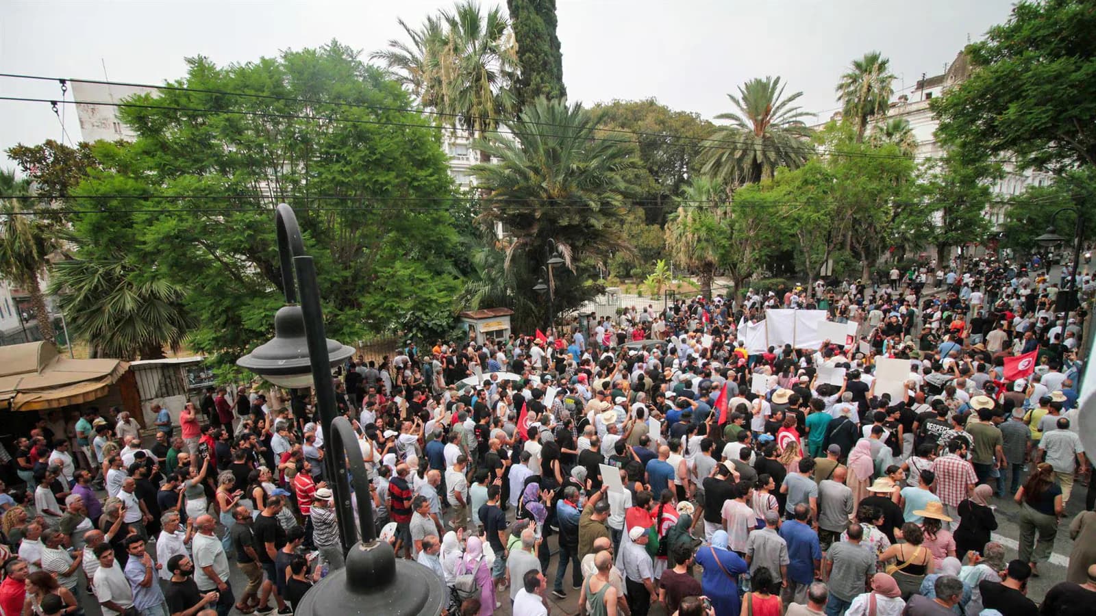 La oposición tunecina en el exilio respaldó las protestas contra Kais Saied