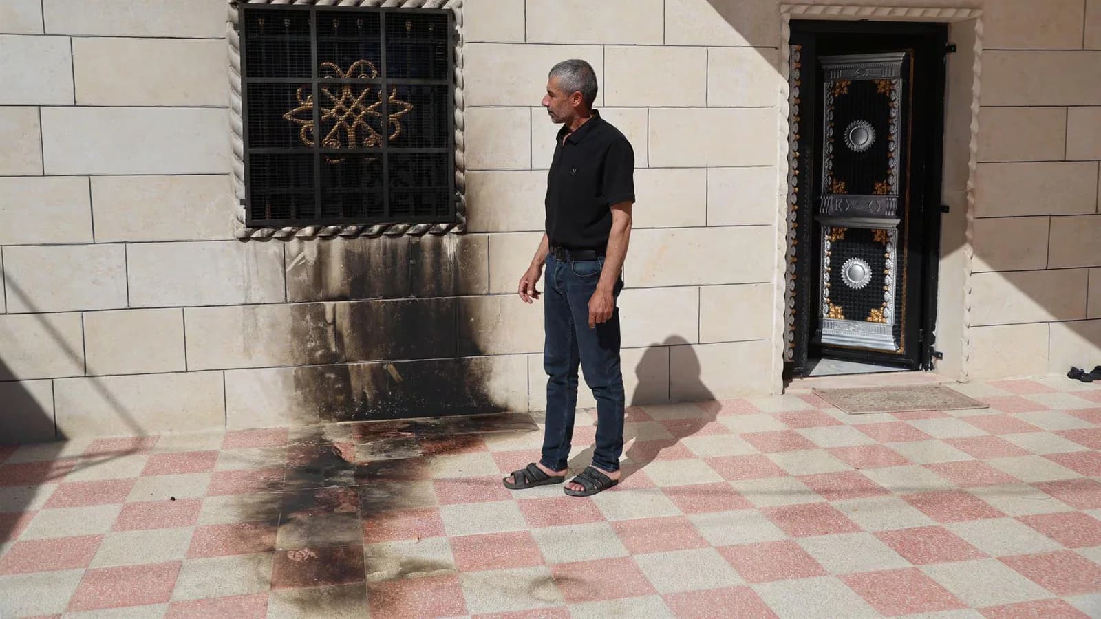 Denuncian la quema de dos mezquitas en Cisjordania por colonos israelíes