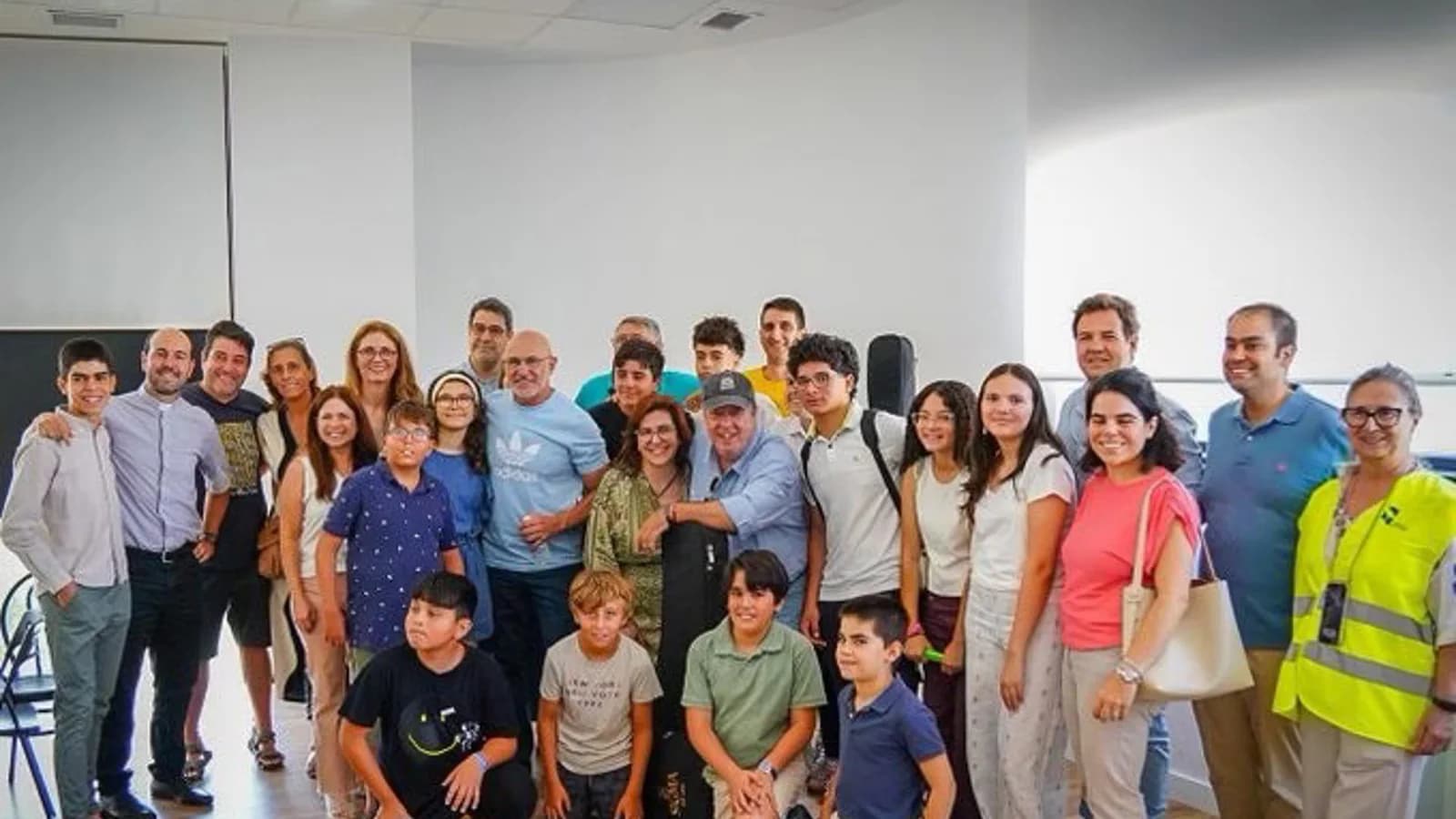 Luis de la Fuente acompañó a los vecinos evacuados por los incendios en Las Rozas