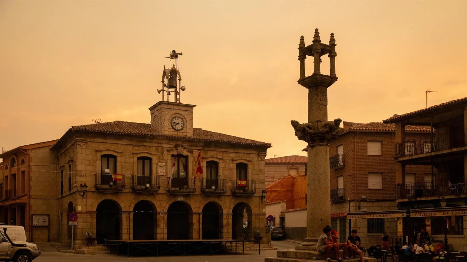 Almorox pide calma ante los incendios y mantener las restricciones vigentes