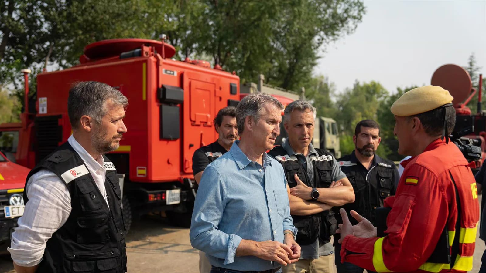 Feijóo valora la coordinación ante los incendios y pide evitar más tensión