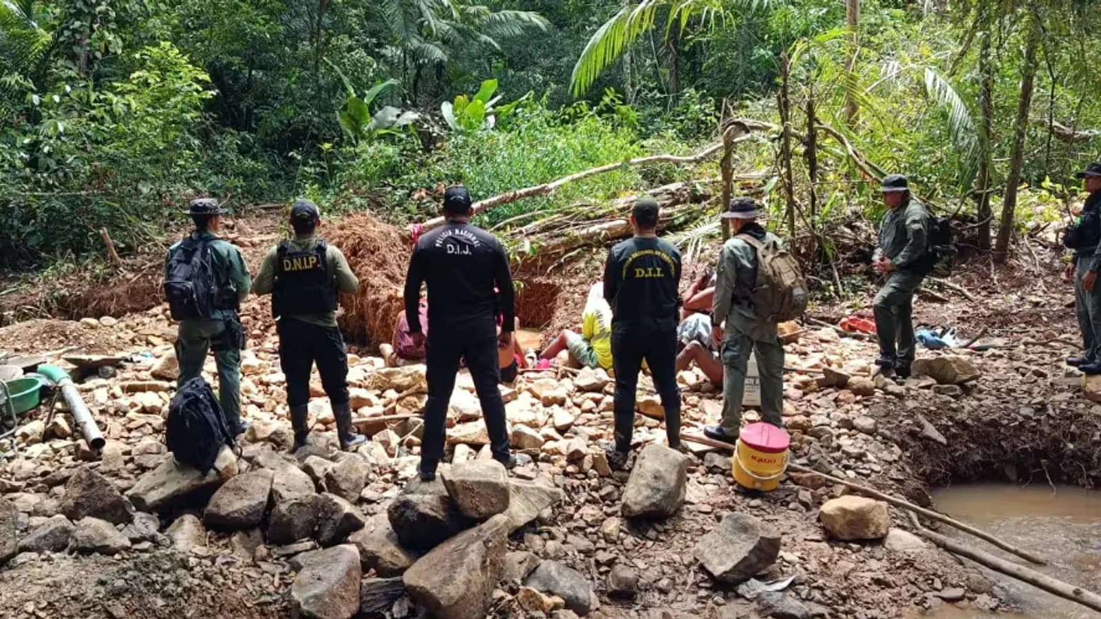 Aprehenden a seis personas por minería ilegal en una quebrada de Panamá