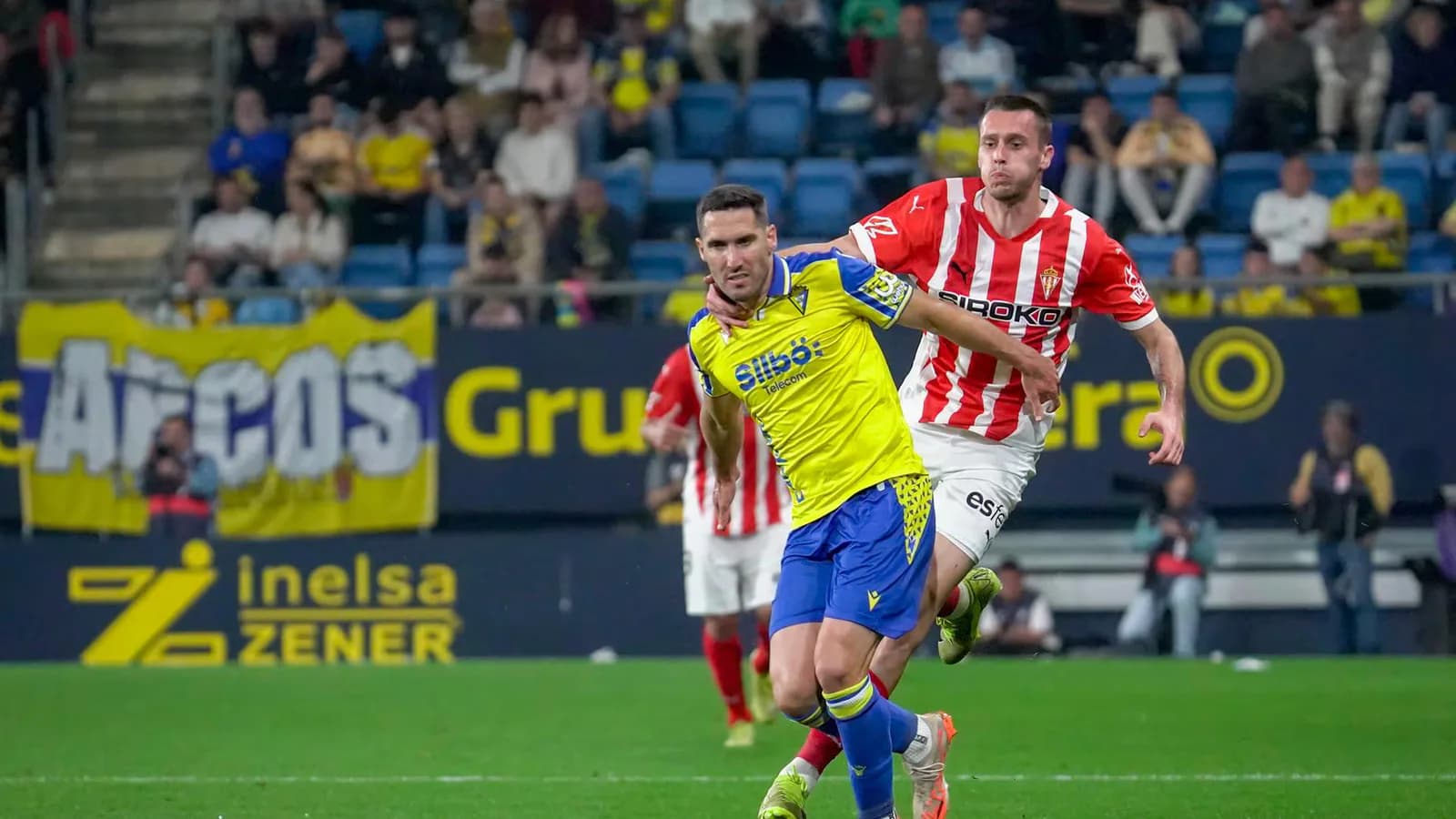 Jonathan Dubasin fue transferido al Osasuna y firmó hasta 2030