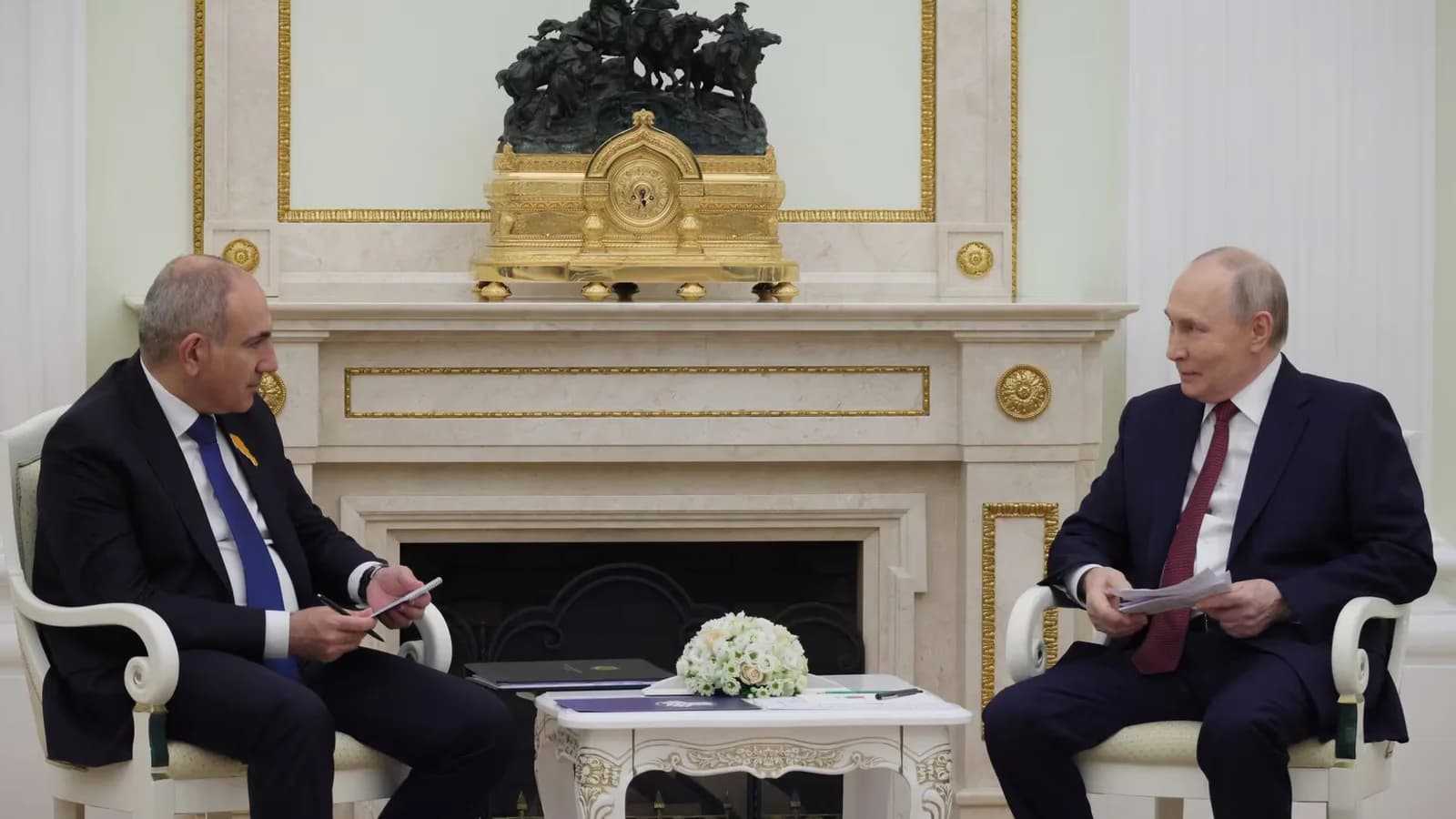 Putin y Pashinián analizaron un posible referéndum sobre el rumbo europeo de Armenia