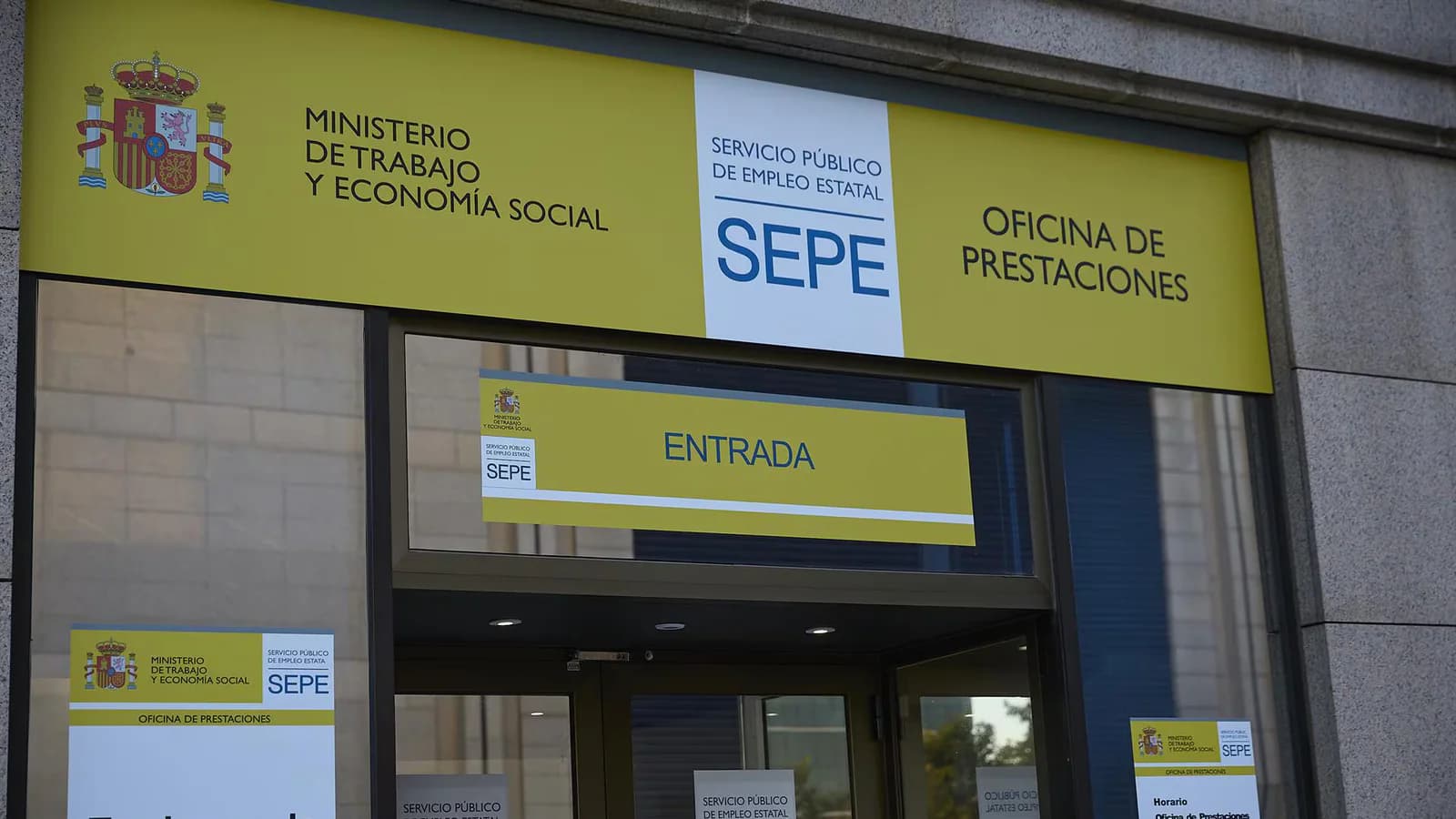 El desempleo cae en 213.300 personas y el empleo alcanza un récord en el segundo trimestre