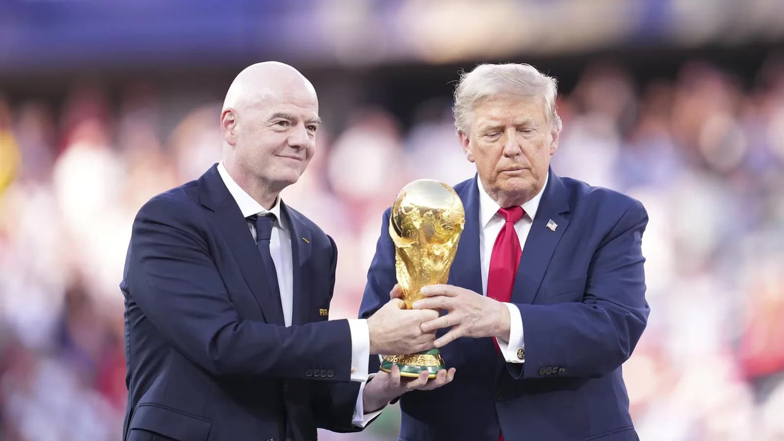 Un legislador demócrata investiga el vínculo entre Infantino y Trump