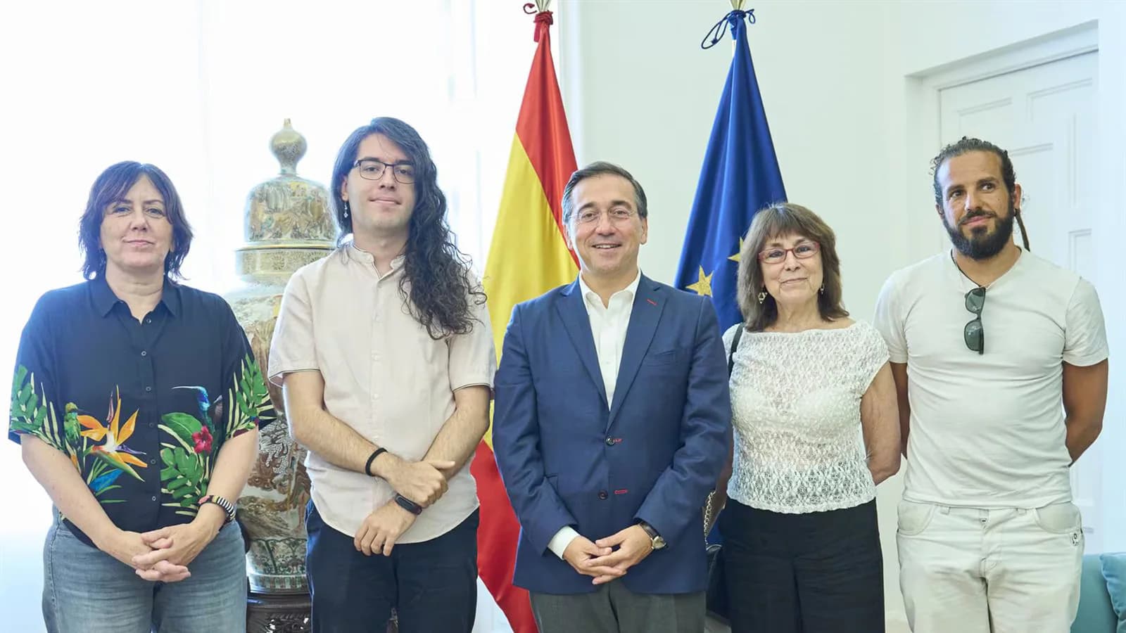 Albares respalda a los alumnos de Casa Árabe ante el desalojo de su sede