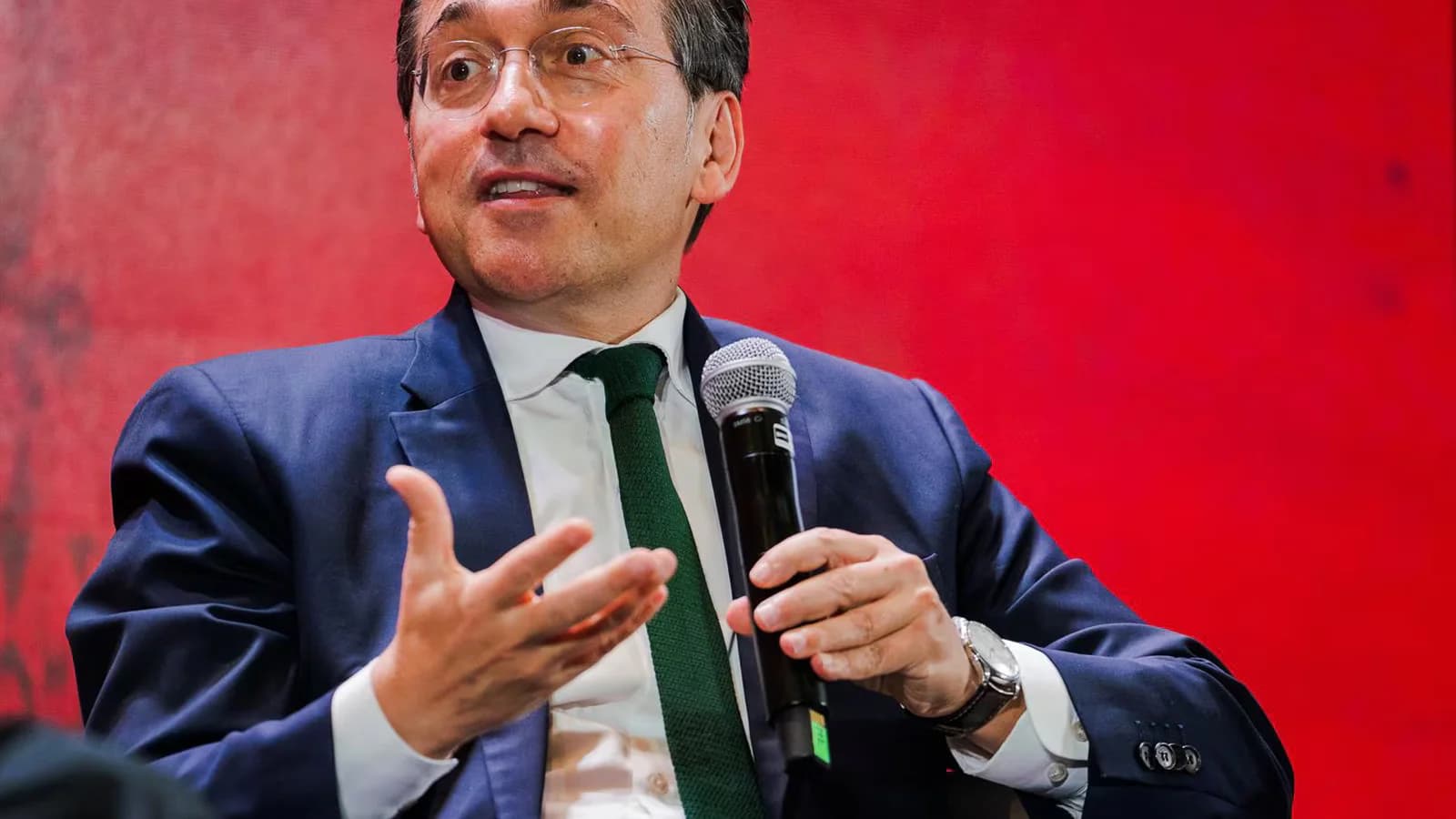Albares reclama una respuesta europea ante el avance de los incendios forestales