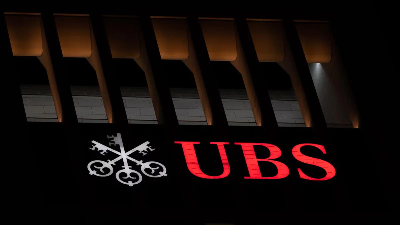 UBS elevó 42,9% sus ganancias del semestre y anunció una recompra de acciones