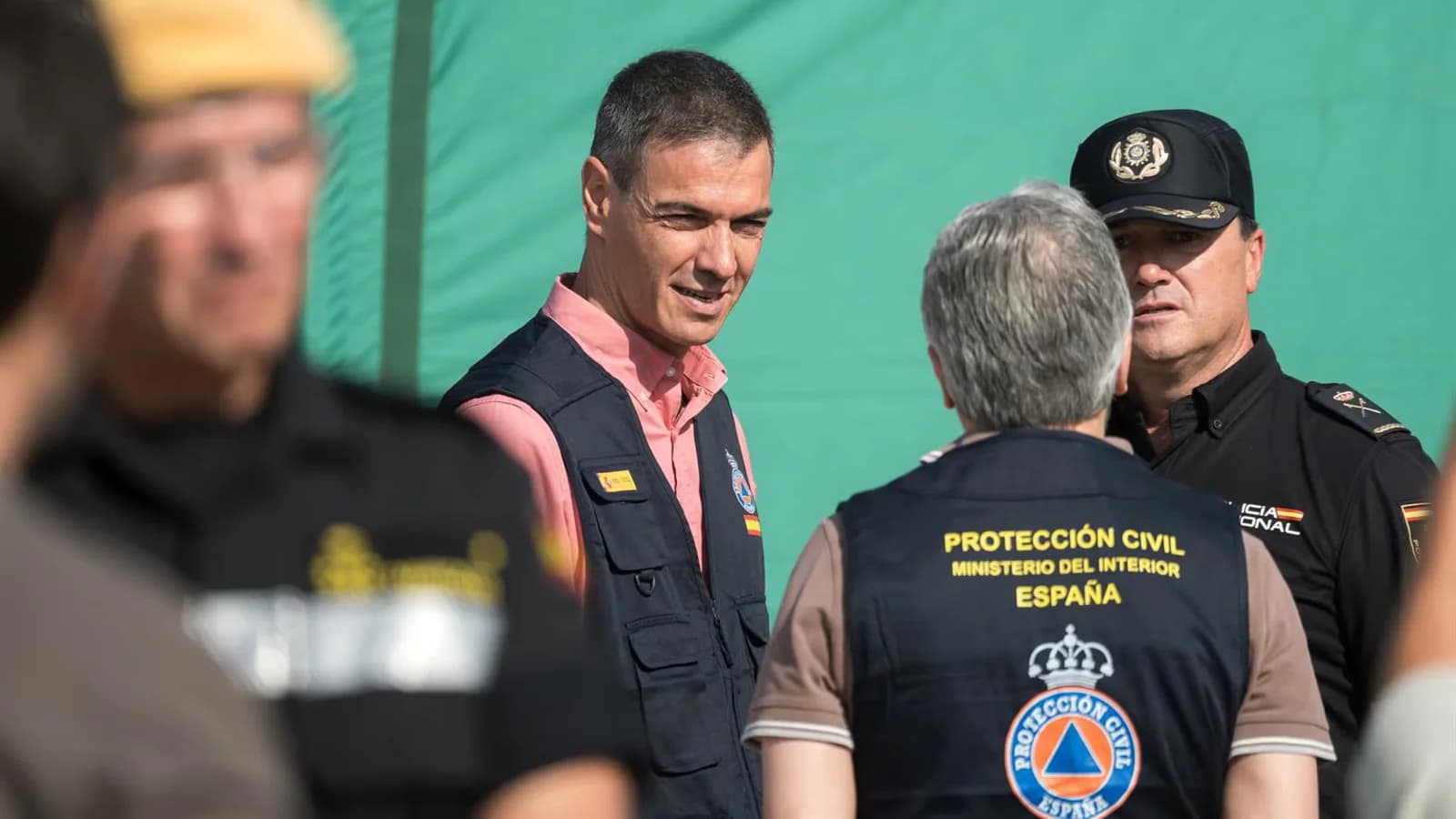 Sánchez pide cautela ante la ola de calor pese a la mejora de los incendios