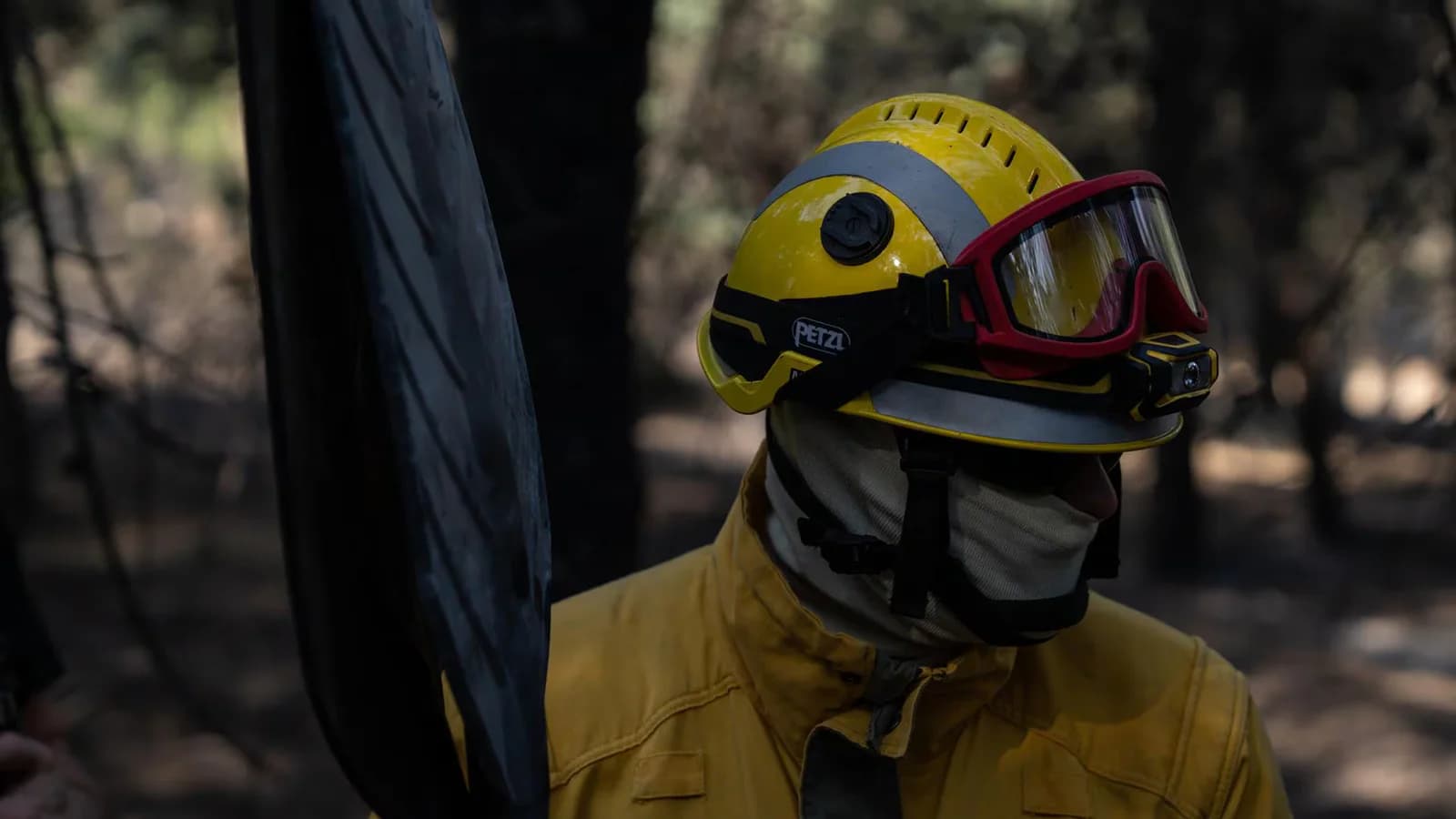 El incendio de la Sierra Oeste enfrenta un día clave por el calor extremo