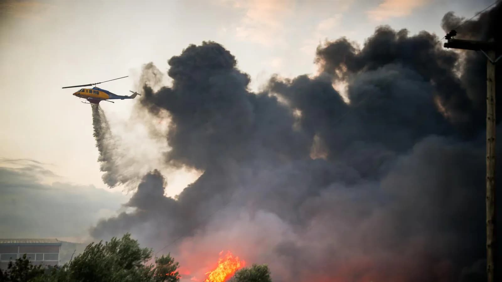Grecia: ya son tres los bomberos muertos durante los incendios forestales