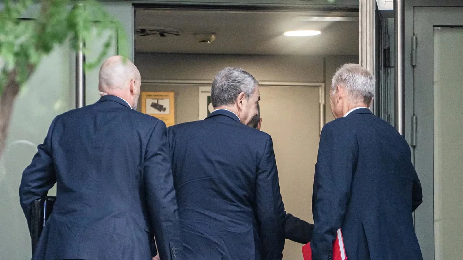 Rechazan suspender las investigaciones de Hacienda sobre Zapatero y su familia