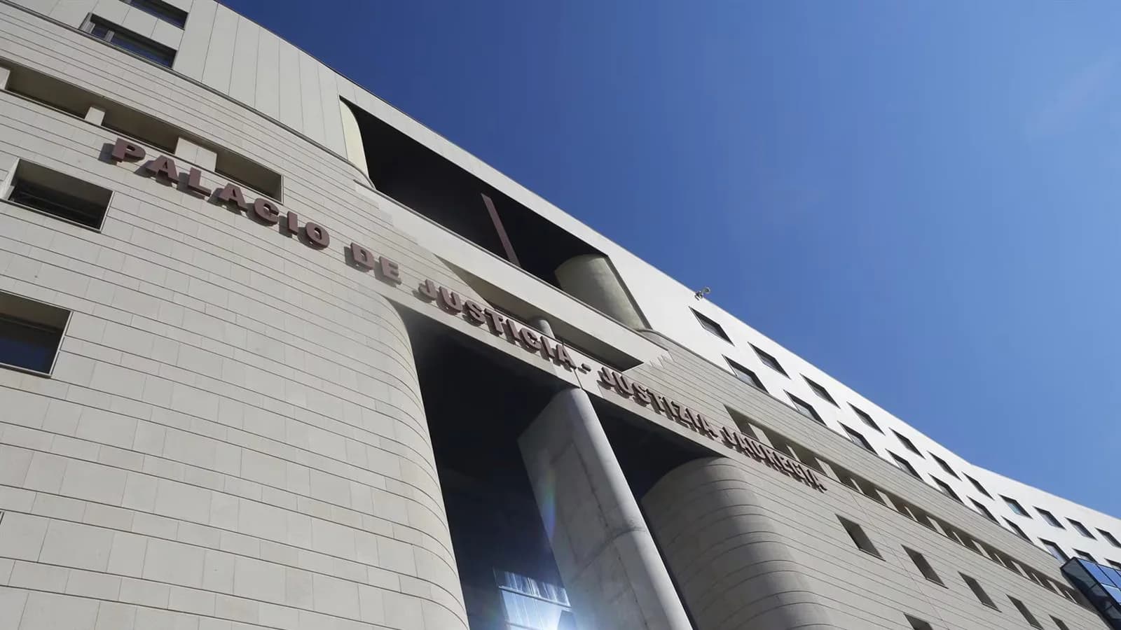 El TSJ de Navarra redujo a 90 años la condena al profesor que grabó a 42 mujeres