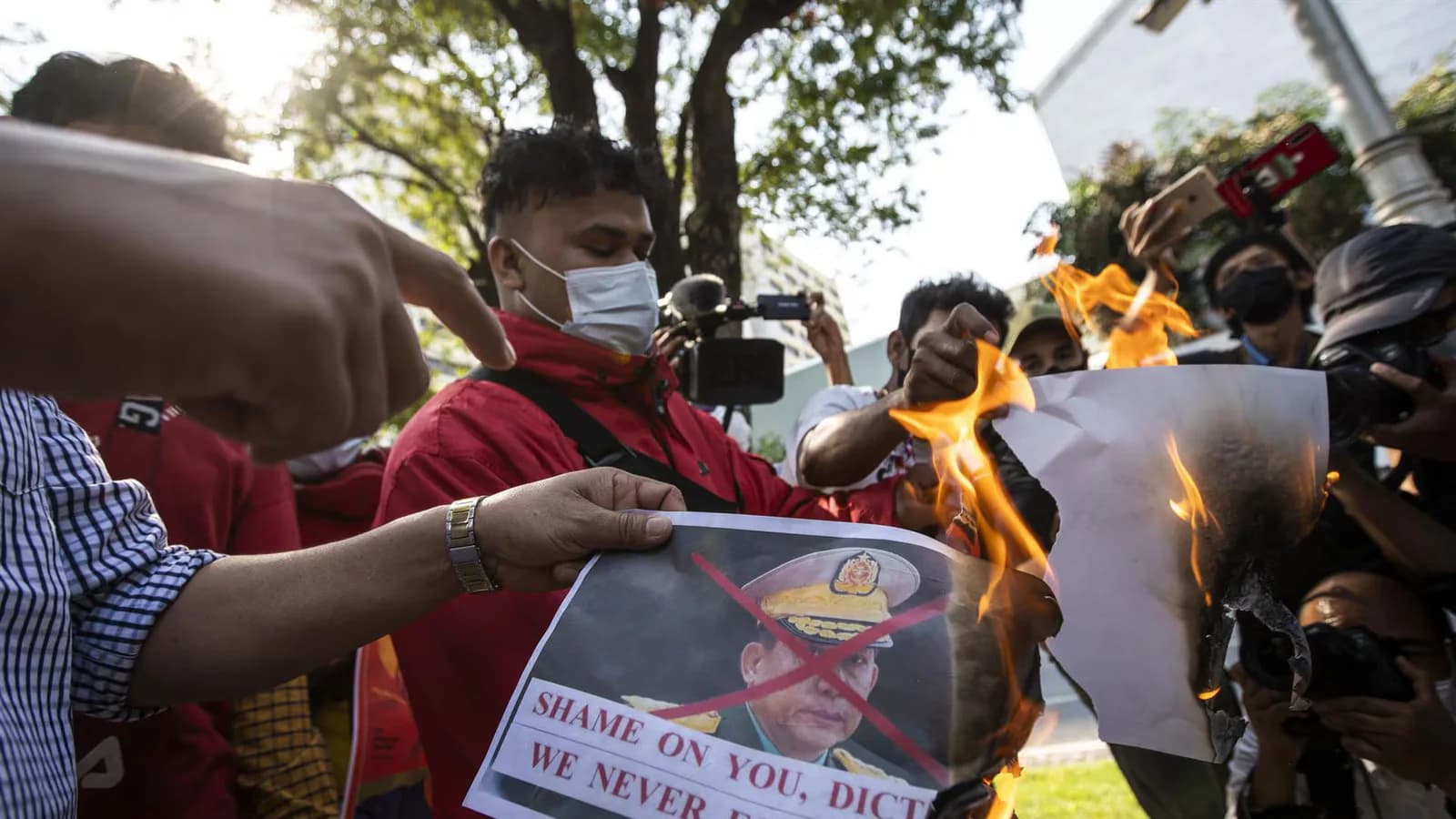 Min Aung Hlaing cuestionó el plan de paz de la ASEAN para Birmania
