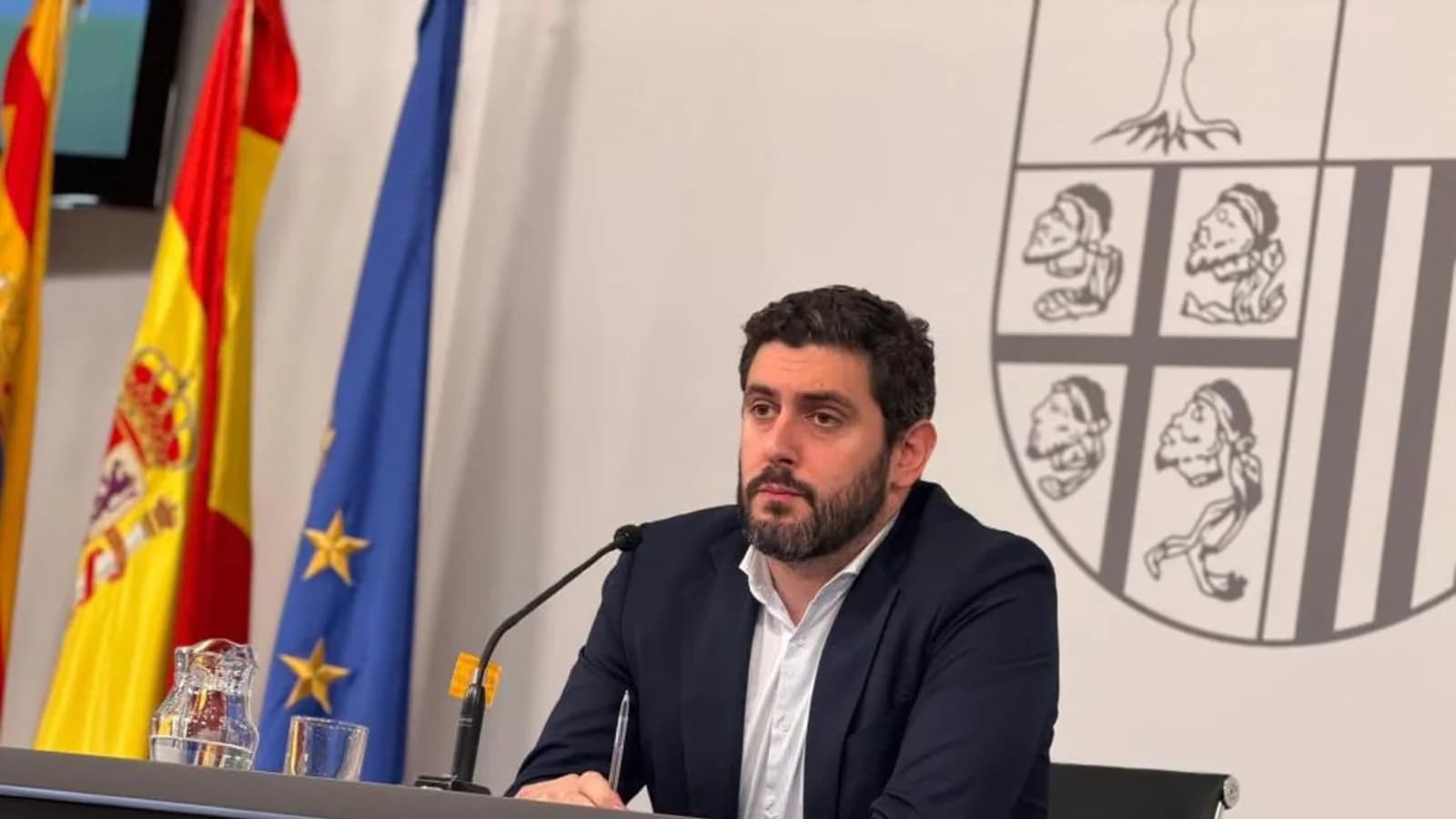 La Fiscalía analiza si denunciar a Aragón por retirar ayudas a menores migrantes