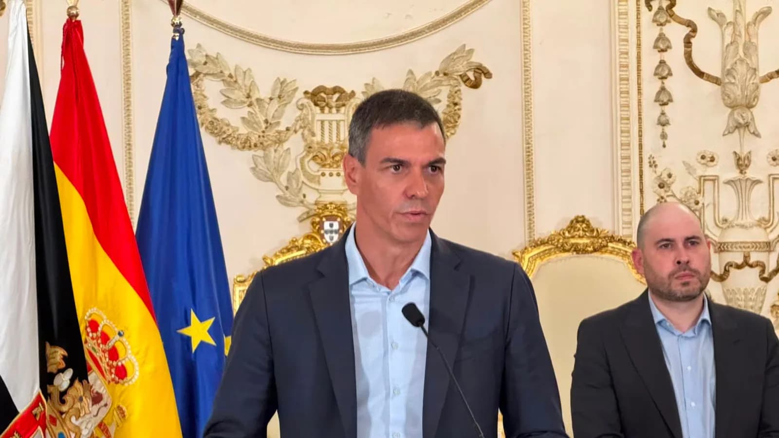 Sánchez anuncia boyas entre Ceuta y Marruecos y promete devolver a los migrantes