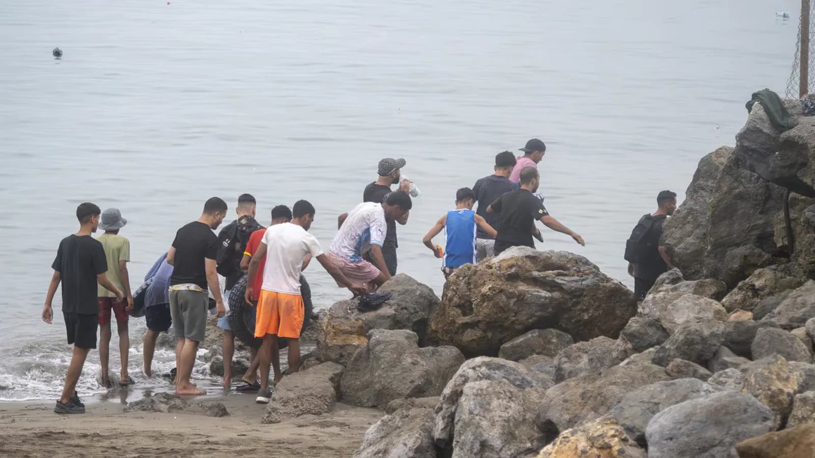 Interior calcula que 25.000 migrantes regresaron a Marruecos desde Ceuta