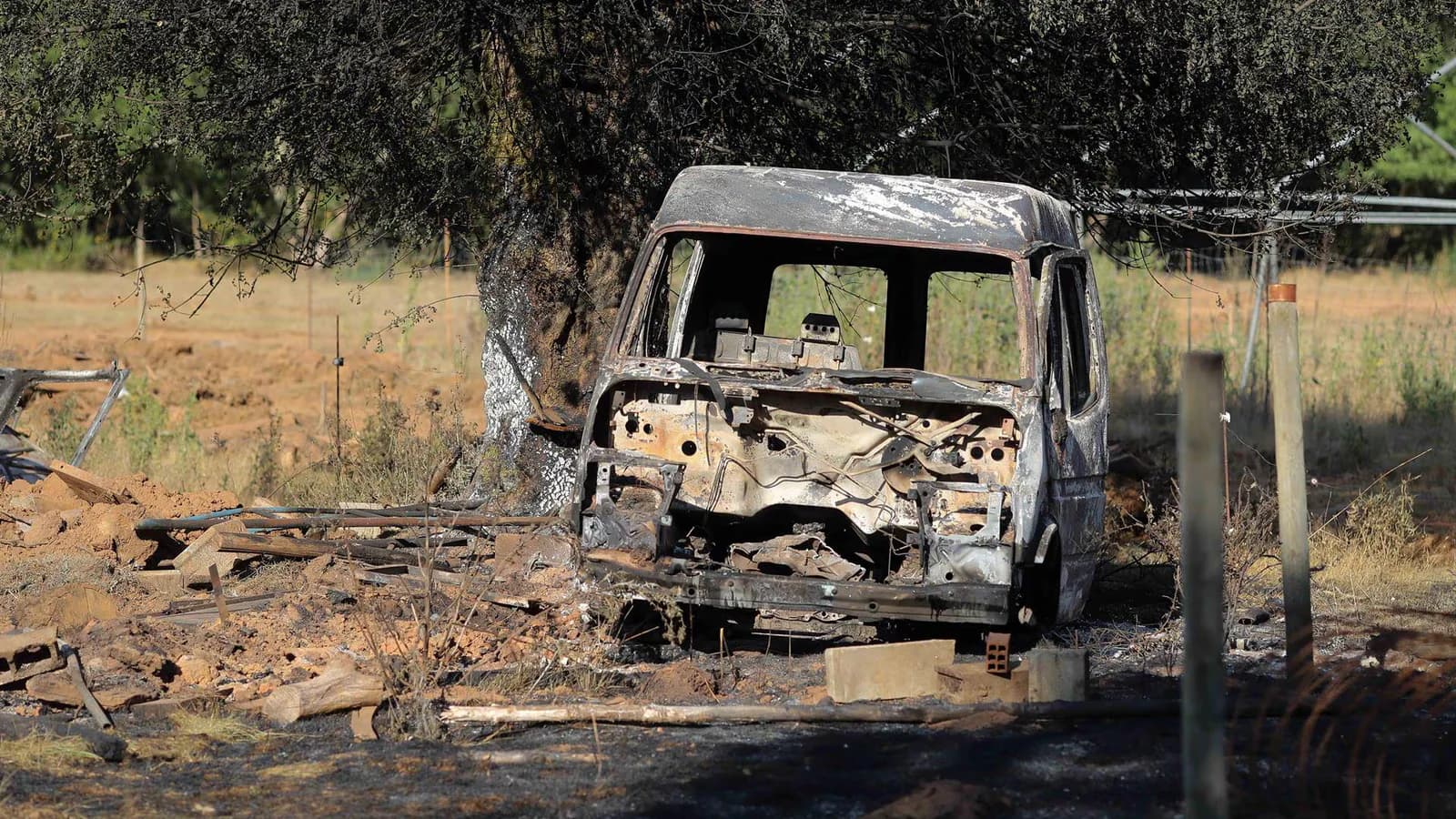 El incendio de Veguellina frena su avance hacia Moreda y afecta a 1.400 hectáreas