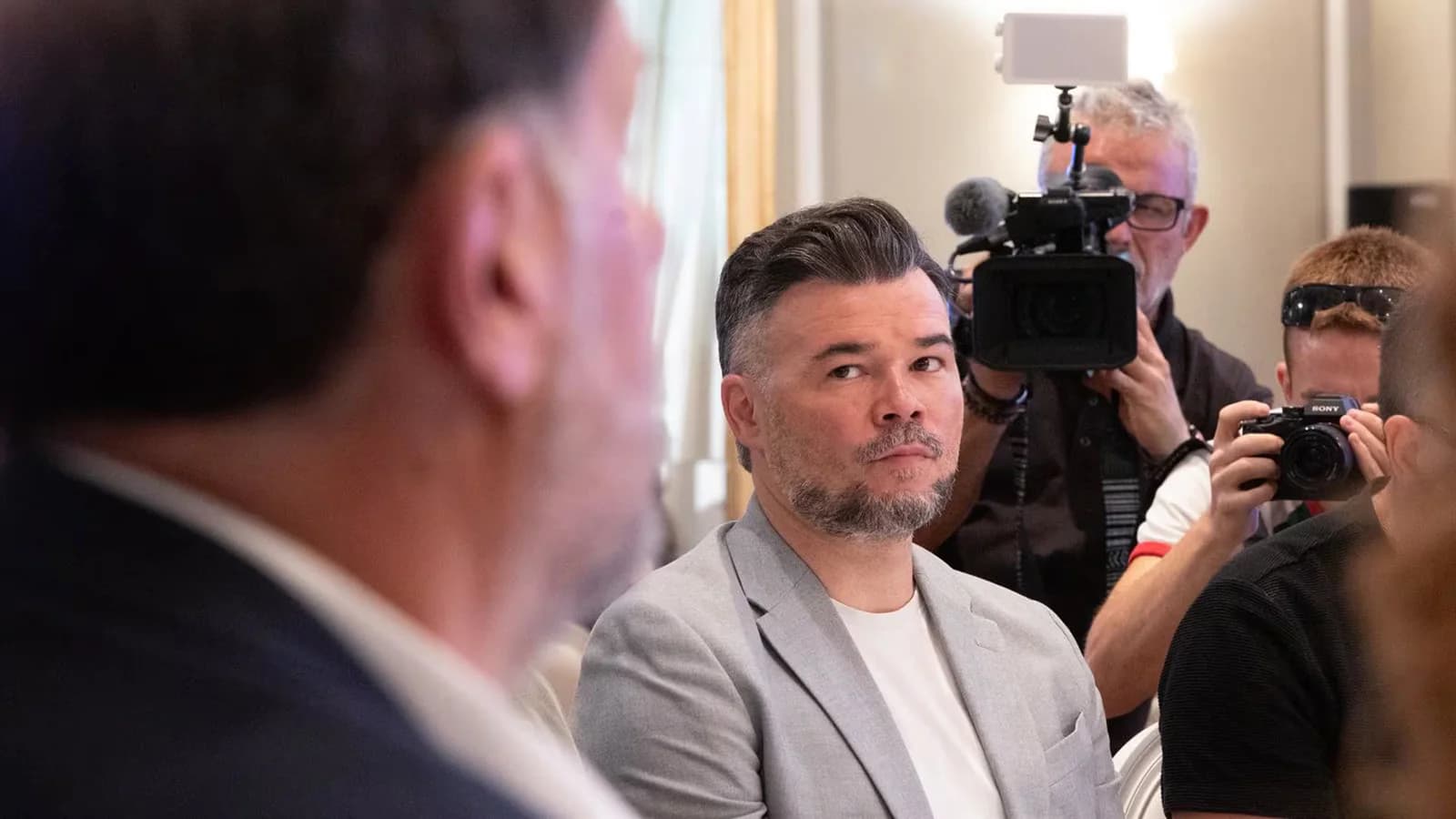 Rufián reclama a la izquierda un discurso migratorio basado en inclusión y seguridad
