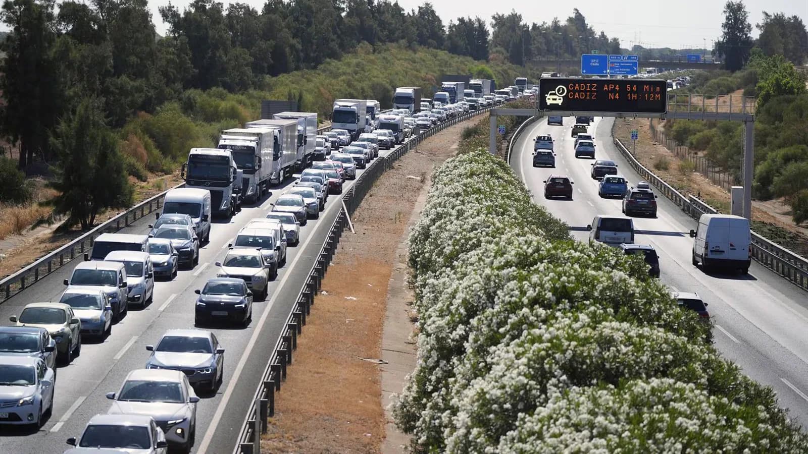 Andalucía reclama una reunión urgente con Transportes por las demoras en la AP-4