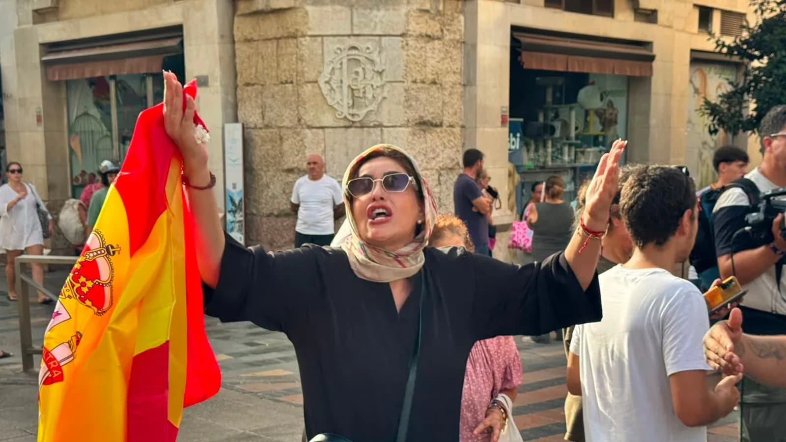 Vecinos increparon a Alvise Pérez antes de una manifestación en Ceuta