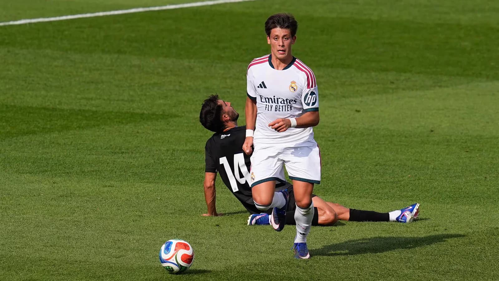 El Real Madrid empató 2-2 ante Fiorentina en el debut de Dumfries y Espí