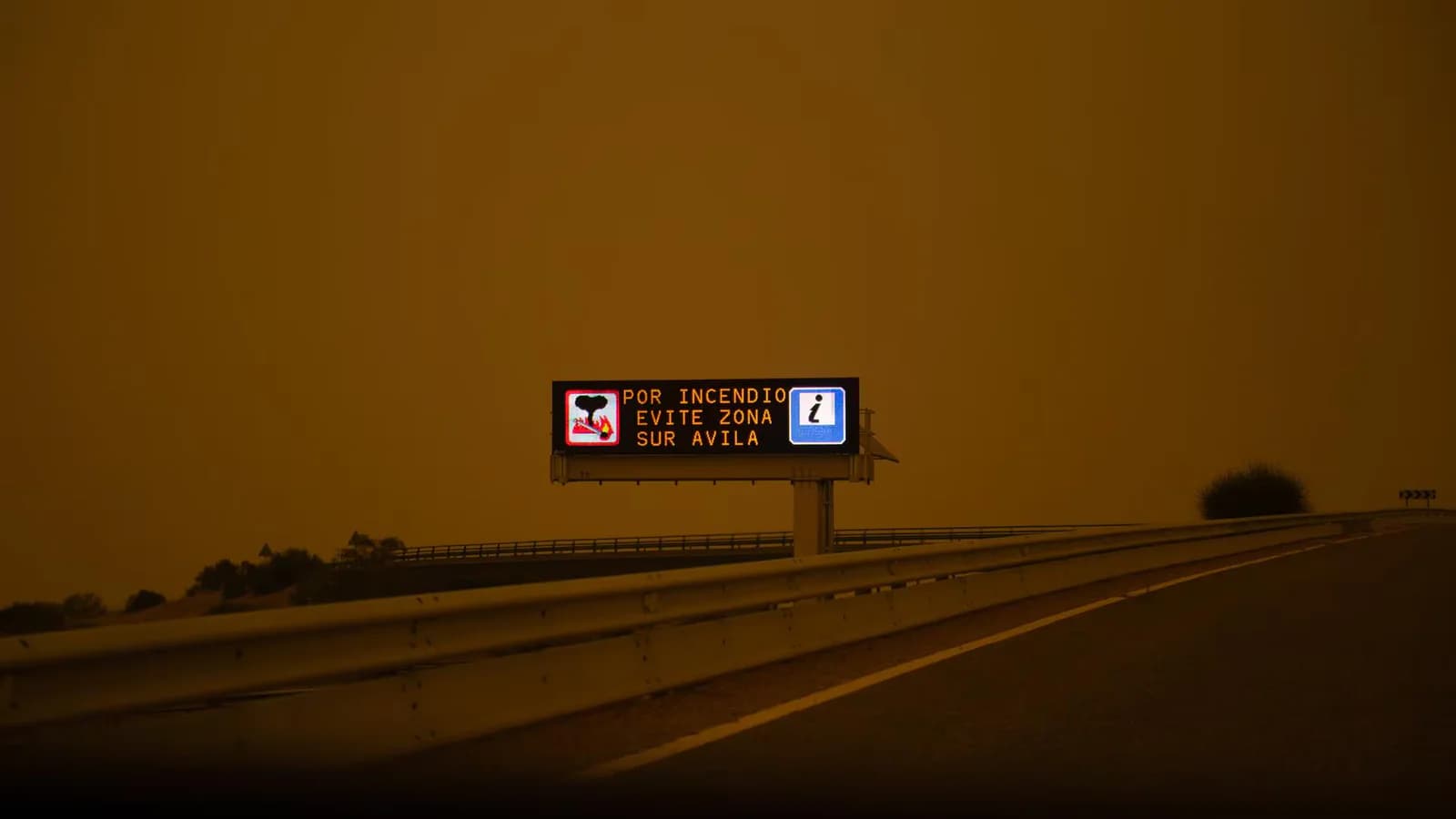 Cómo los incendios forestales pueden crear tormentas y remolinos de fuego