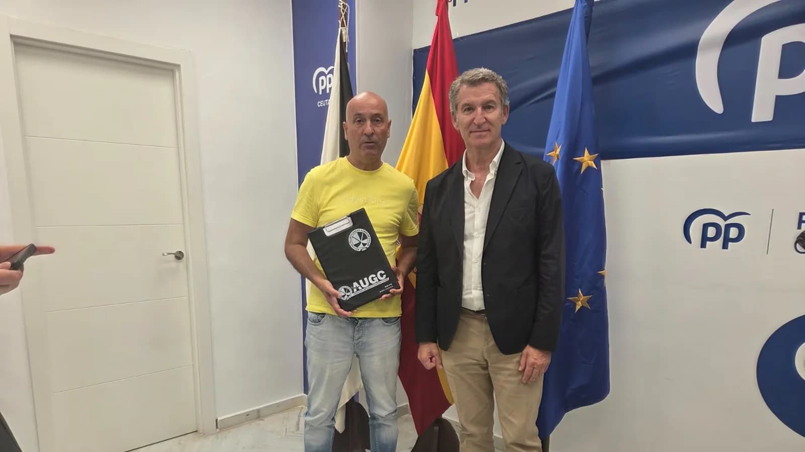 Feijóo reclama más medios y un mando único para los agentes de Ceuta