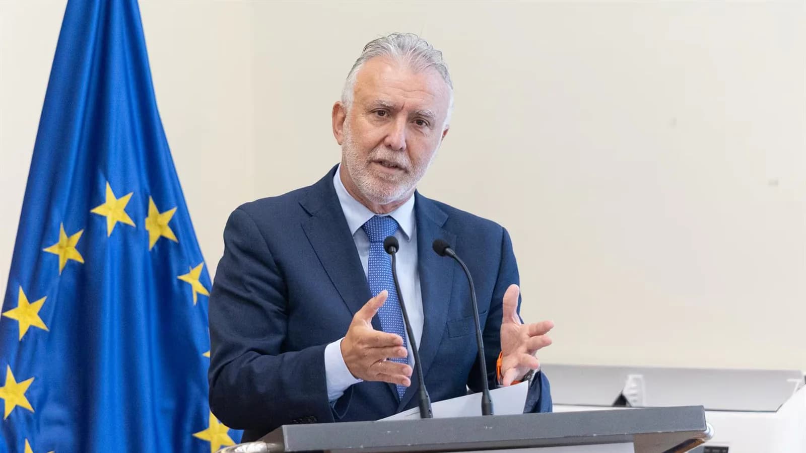 Torres reivindicó la convivencia en Ceuta tras los incidentes en un acto de Alvise Pérez