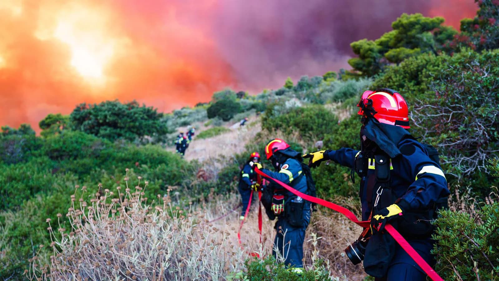 Cuatro heridos tras el choque en vuelo de dos helicópteros en Grecia
