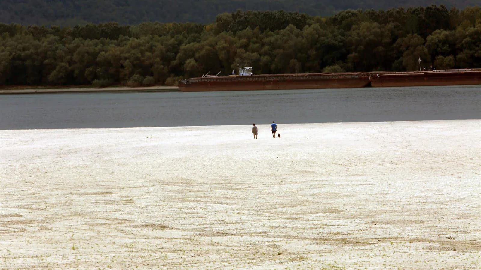 Rumanía realiza una voladura en el río Bala para sostener el caudal del Danubio