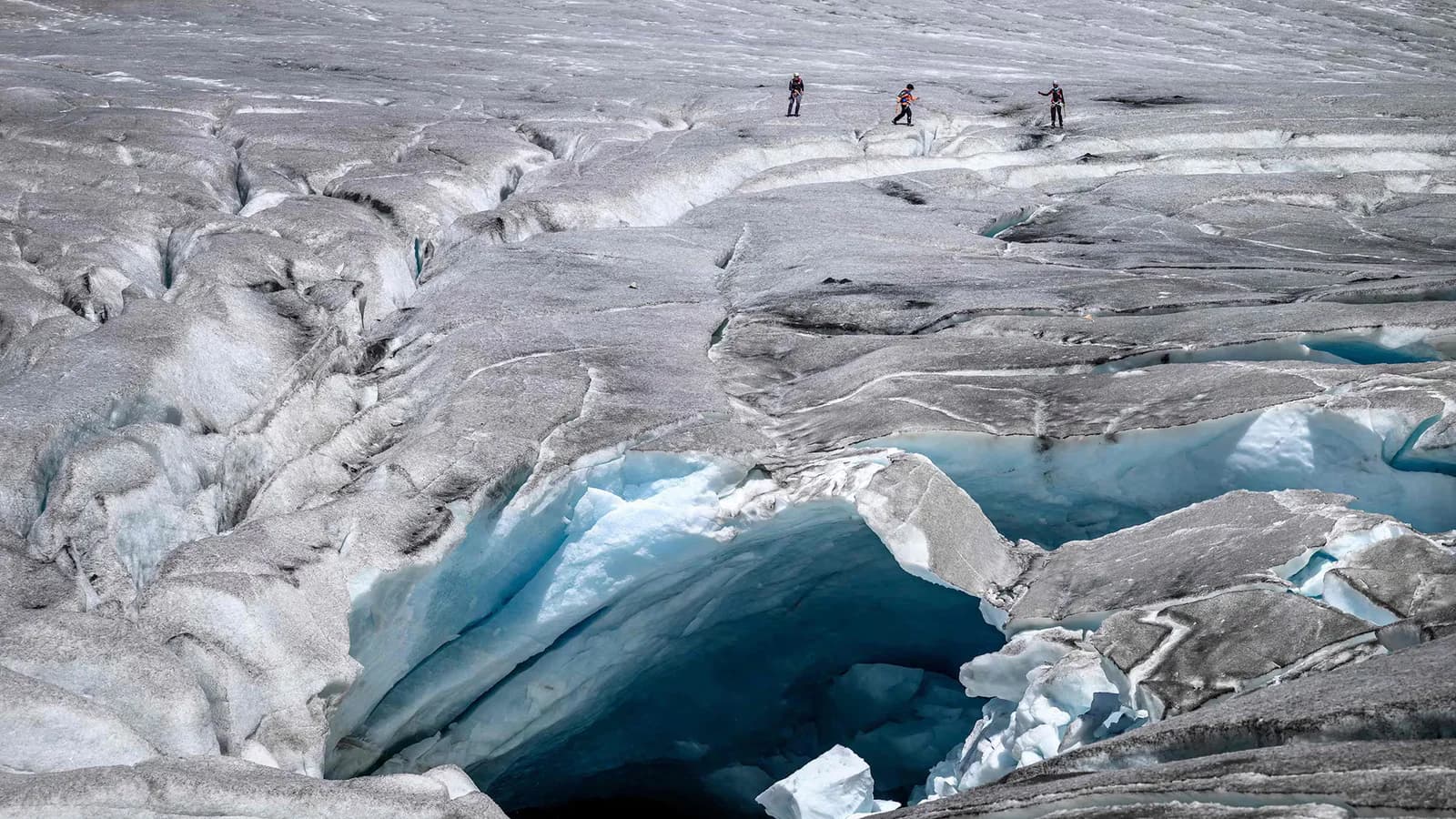 El Glaciar del Ródano perdió más de cuatro metros de hielo en un mes