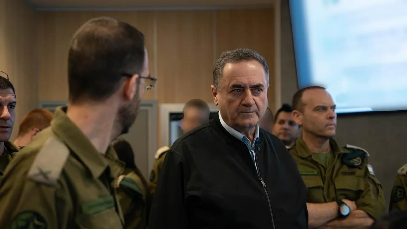 Katz anunció la salida del jefe militar para Cisjordania y el Ejército lo negó