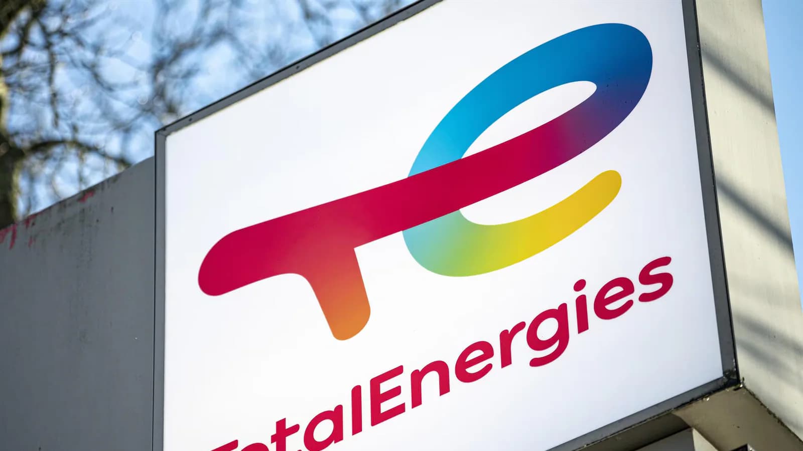 TotalEnergies acuerda comprar a Shell activos renovables en Europa