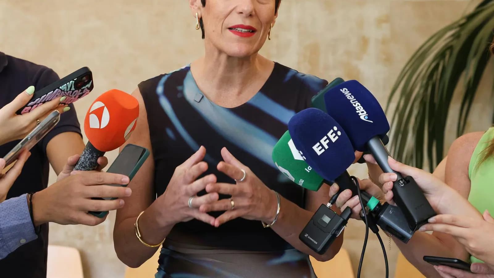 El Gobierno español dice que no previó la magnitud de la crisis migratoria en Ceuta