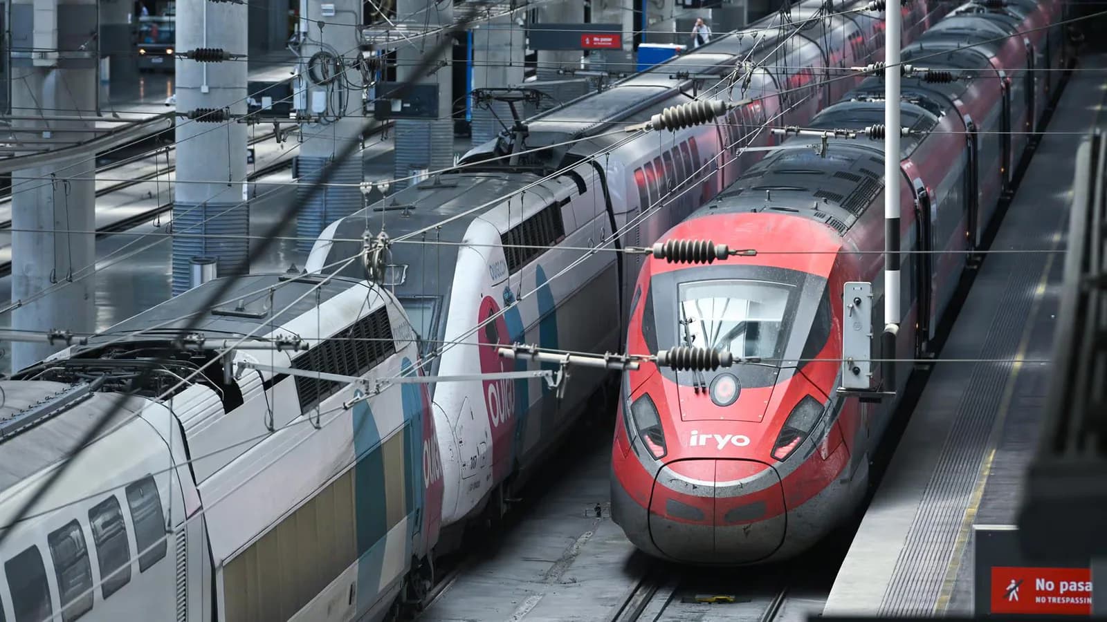 Interrumpen la alta velocidad entre Madrid y el Levante por una persona en las vías