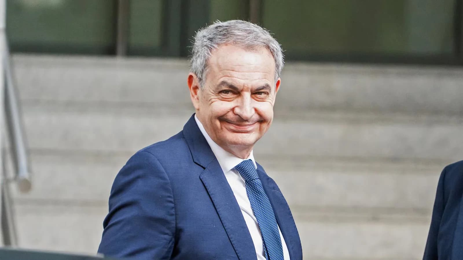 Zapatero apela la pesquisa sobre sus cuentas y las de personas de su entorno