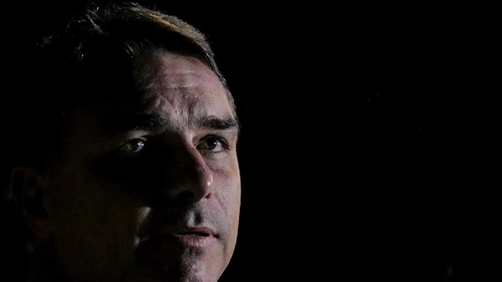 Flavio Bolsonaro emerge como candidato en medio de las internas familiares