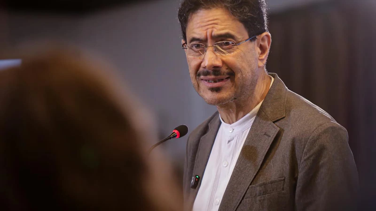 Cepeda vuelve a exigirle a De la Espriella que renuncie a su ciudadanía estadounidense