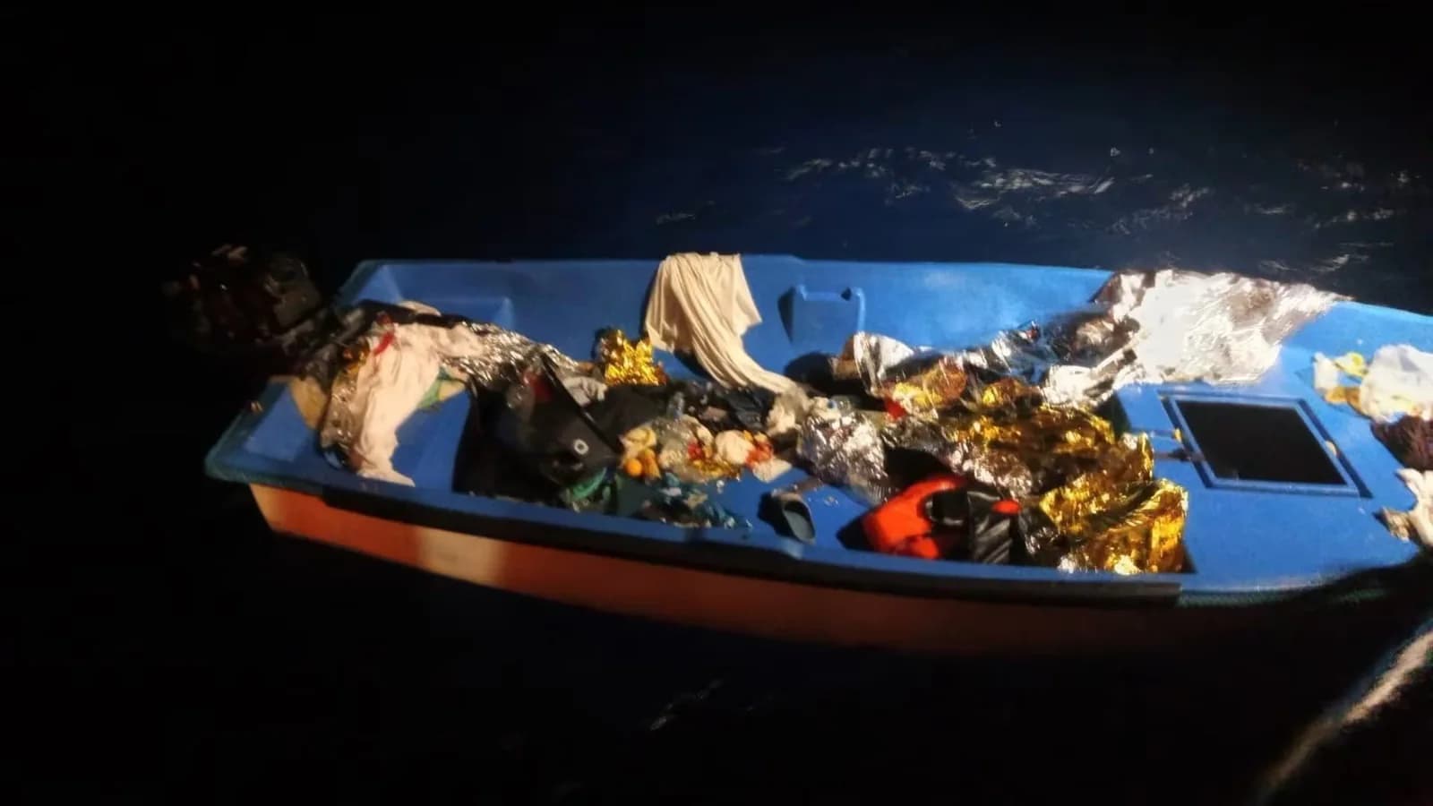Reportan 17 muertos tras 15 días a la deriva rumbo a Baleares