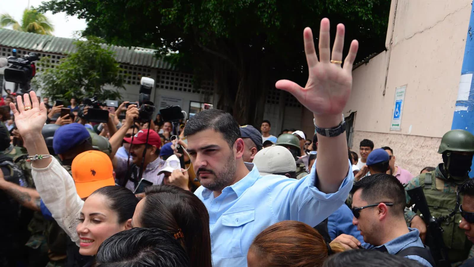 Condenan a tres años al alcalde de Guayaquil por quitarse la tobillera electrónica