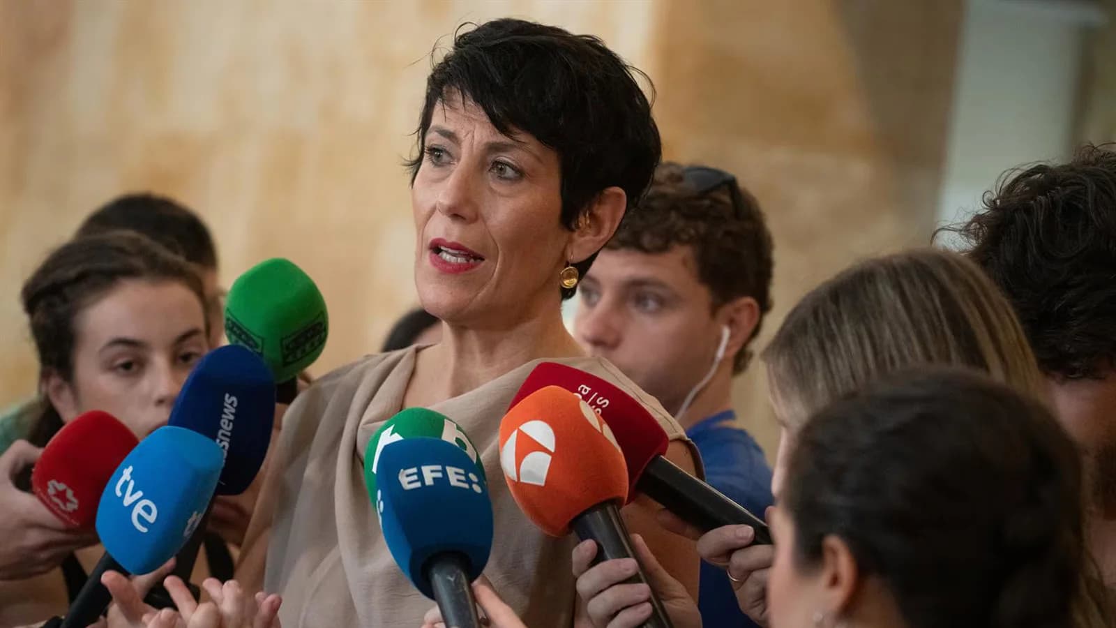 El Gobierno español reclama la dimisión de Ayuso por un ático en Chamberí