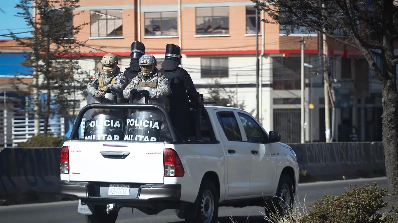 Bolivia envía más de 200 policías a la frontera con Brasil por una ola de violencia
