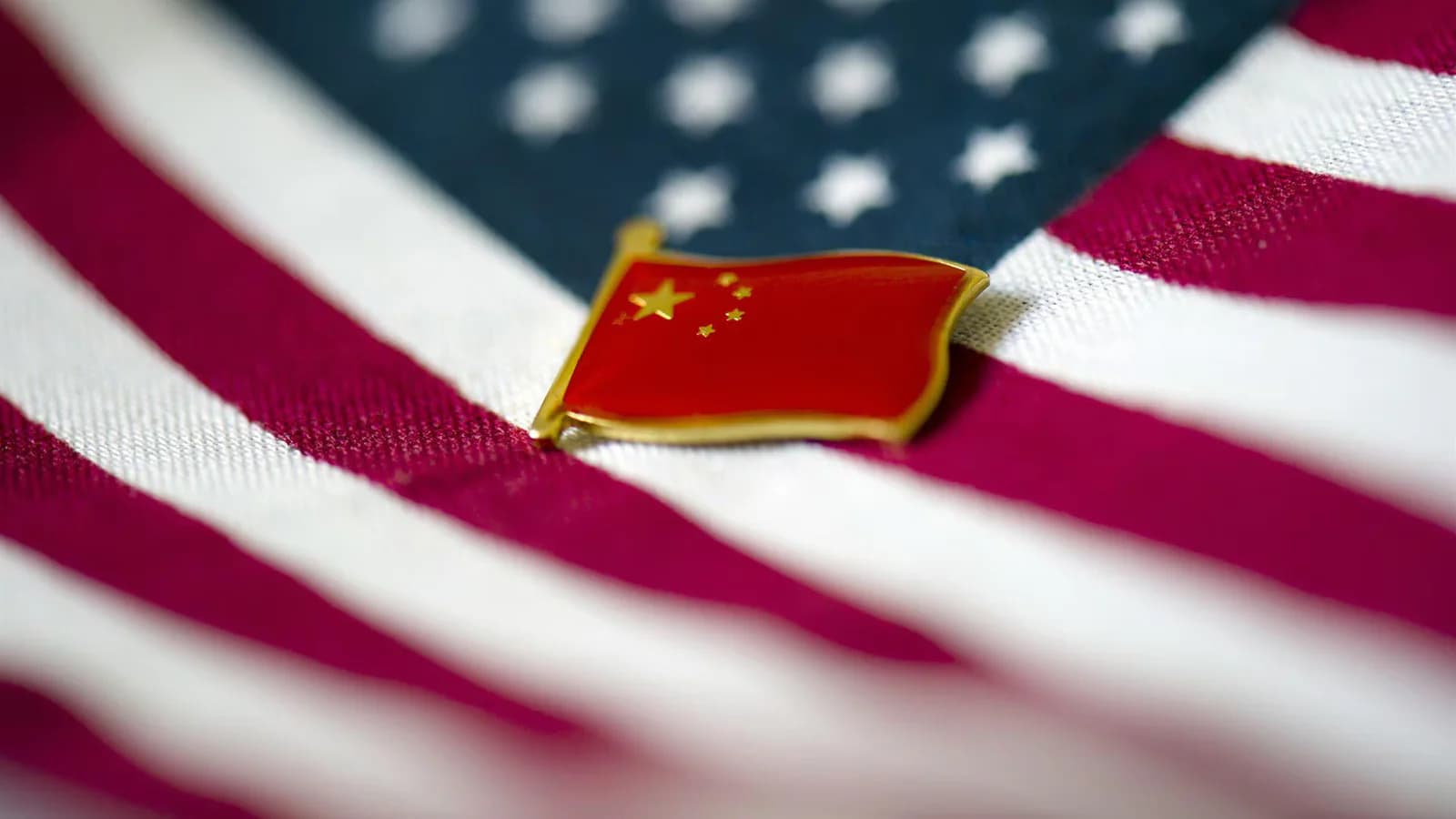 Estados Unidos analiza vetar componentes chinos para centros de datos