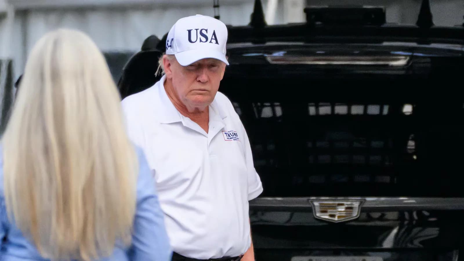 Detienen a un hombre armado en un club de golf de Trump en California
