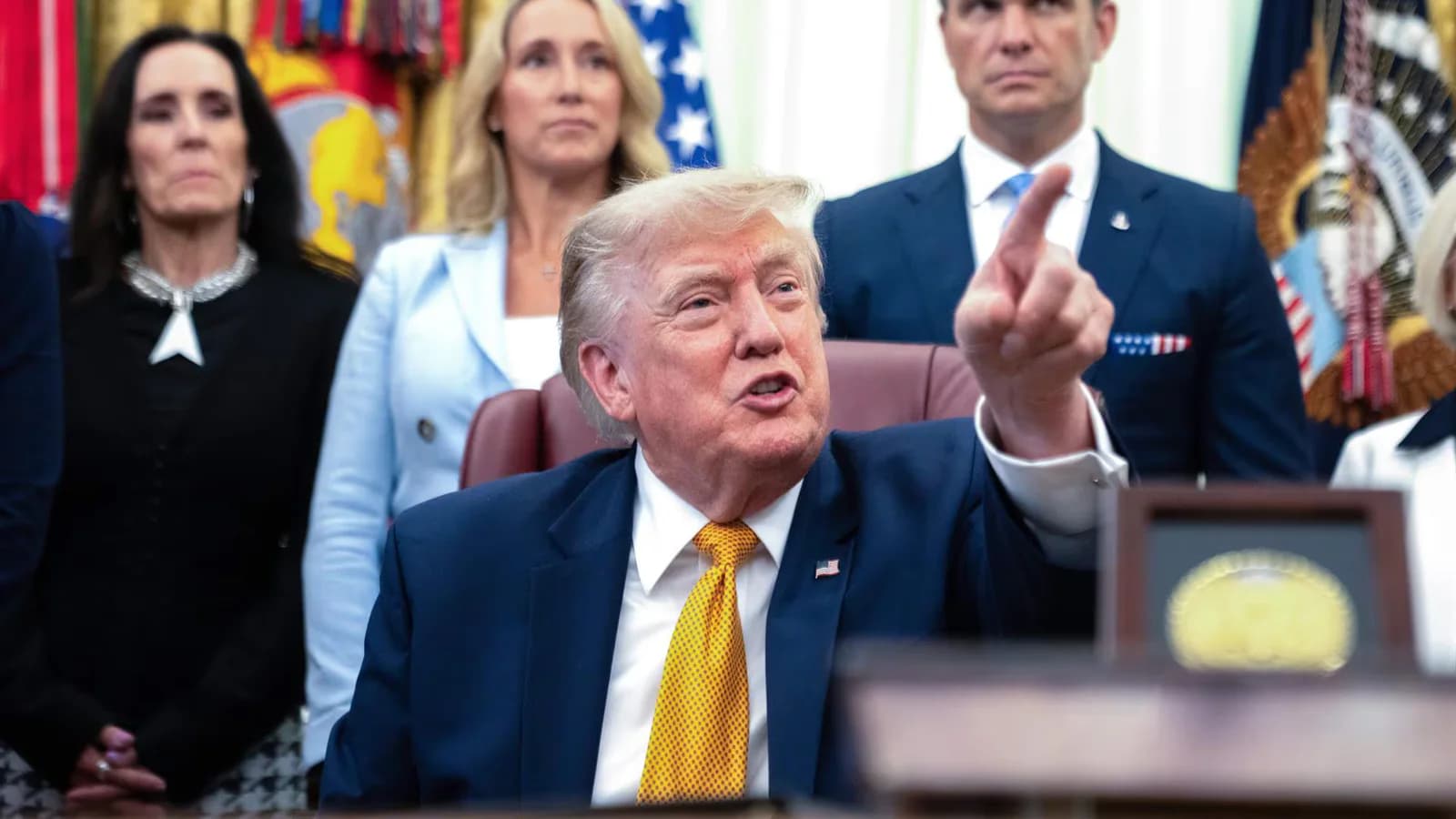 Trump amenaza a Irán con un “golpe muy duro” por el estrecho de Ormuz