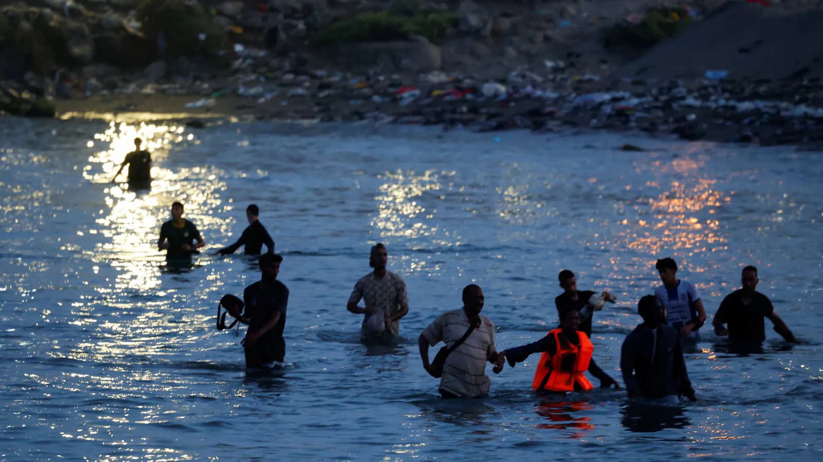 Caminando Fronteras eleva a 141 los muertos en la entrada a Ceuta