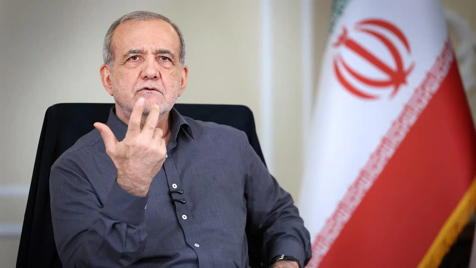 Pezeshkian admite dificultades para comunicarse con Mojtaba Jamenei