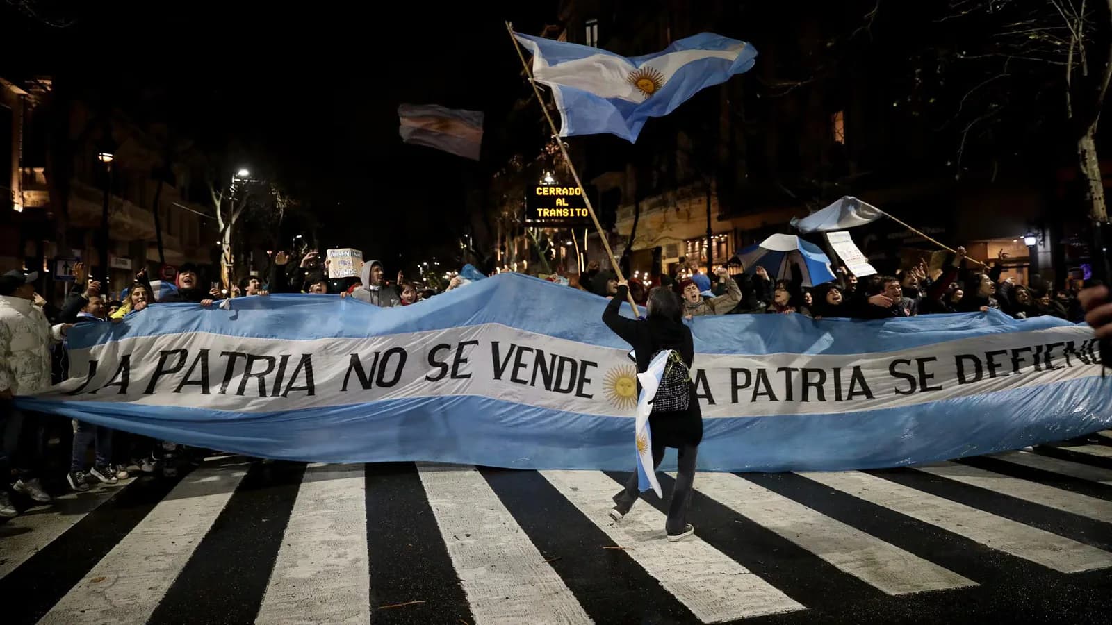 Protesta frente al Congreso contra el proyecto sobre propiedad privada